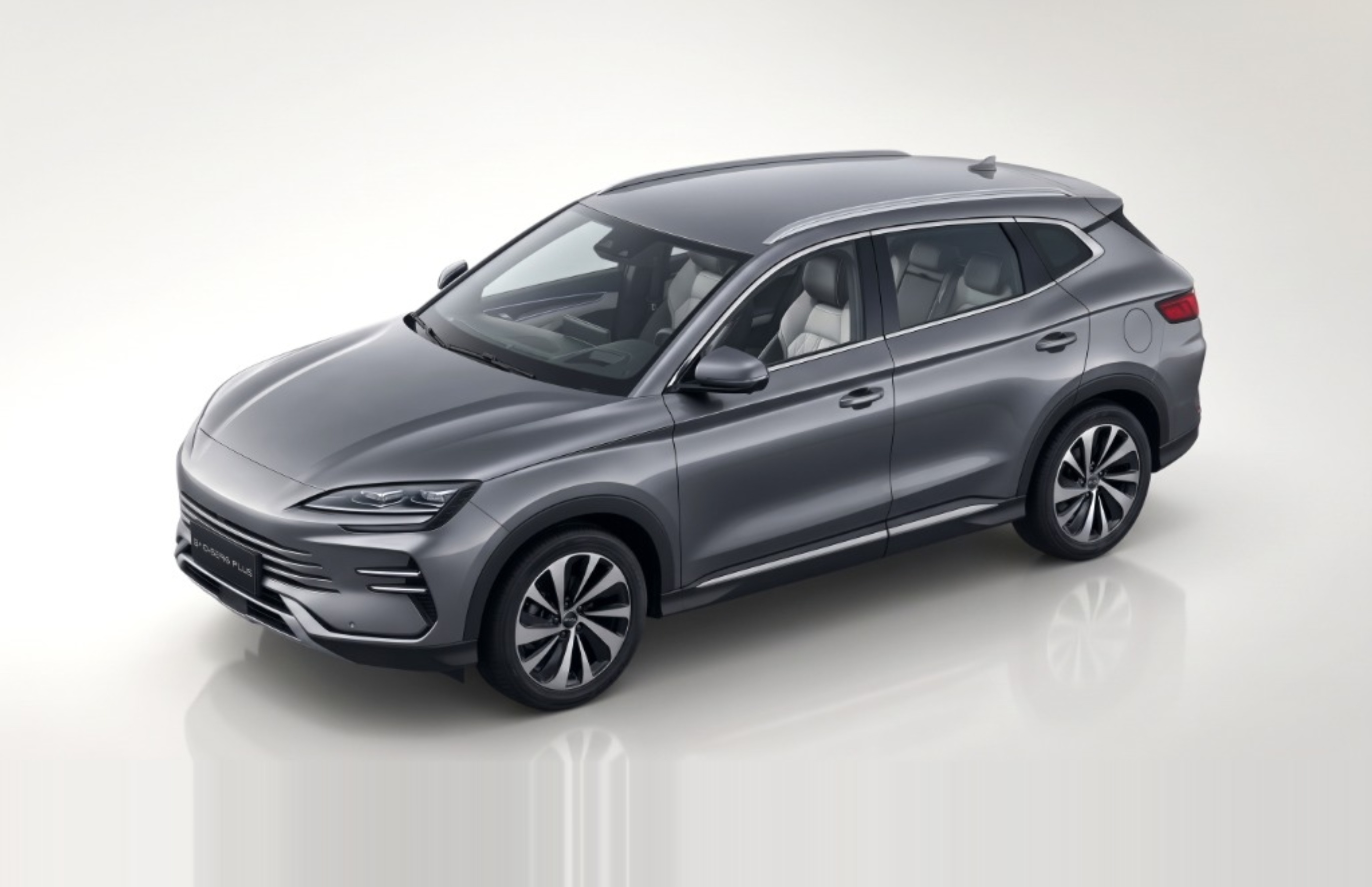 Veículo BYD com lataria original de fábrica